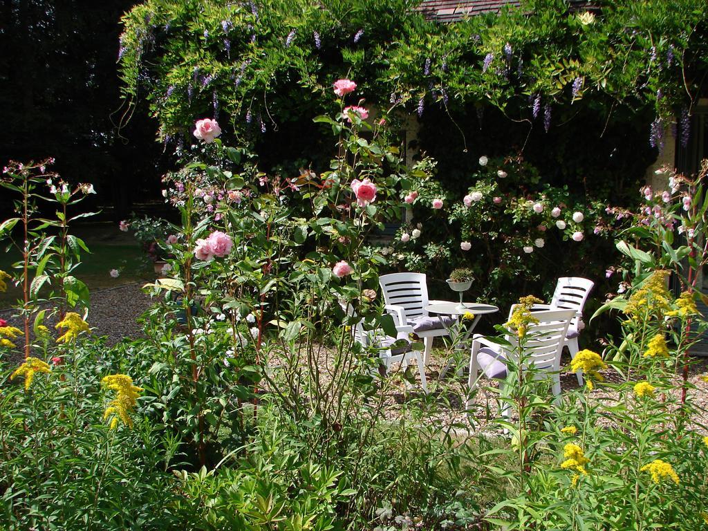 Logis De La Paqueraie Bed & Breakfast Saint-Branchs Exterior photo